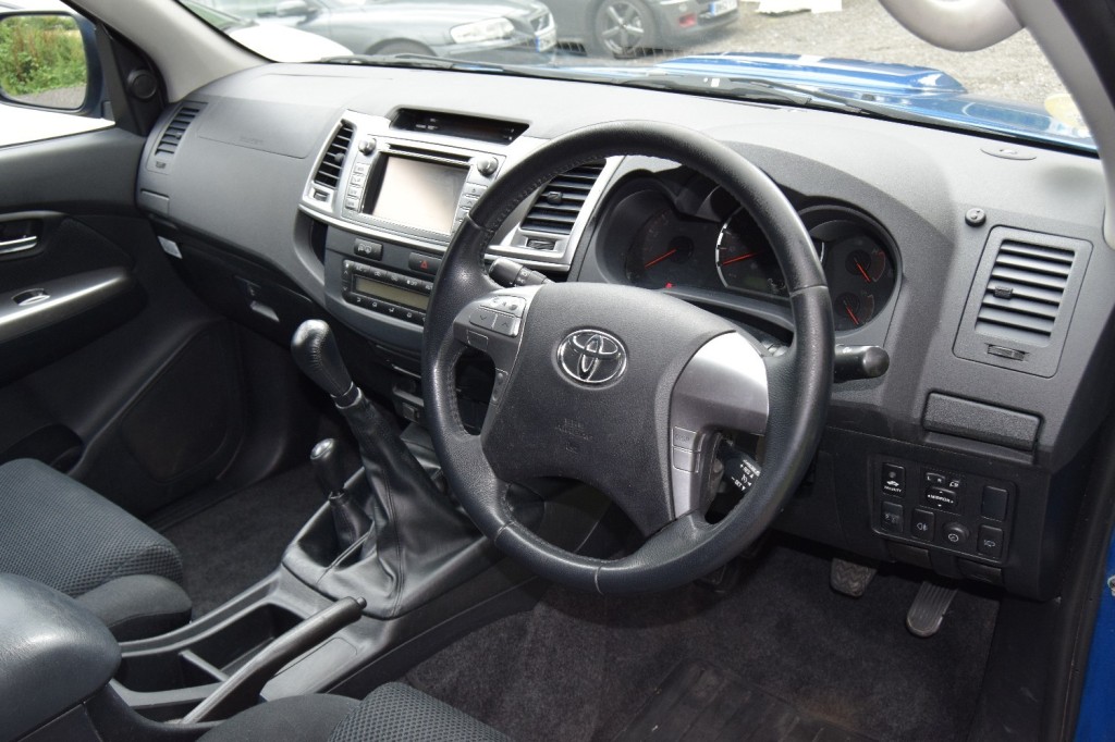 TOYOTA HILUX