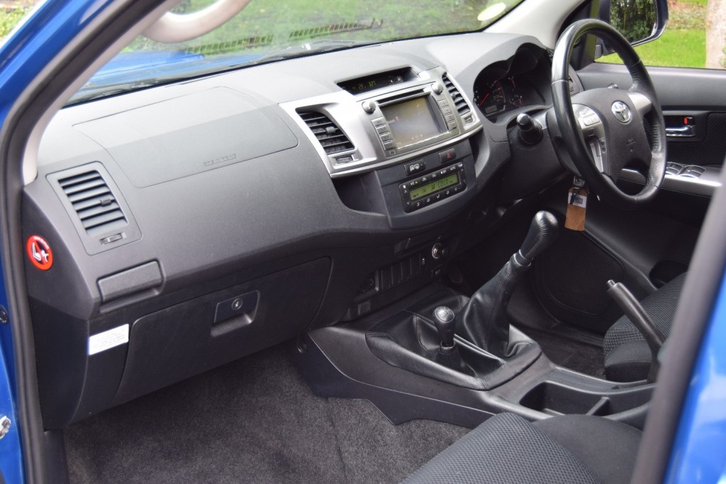 TOYOTA HILUX