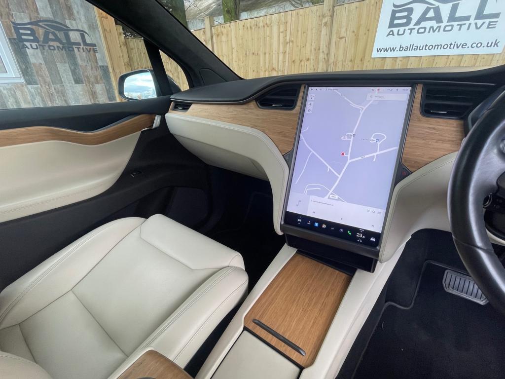 TESLA MODEL X