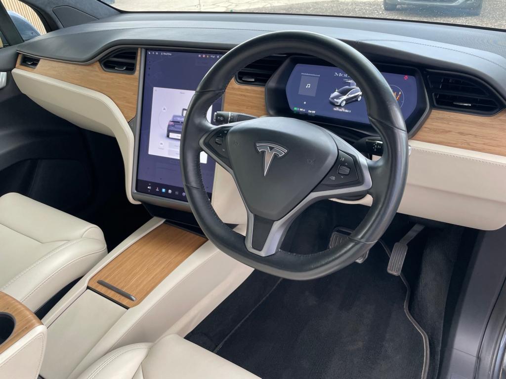 TESLA MODEL X
