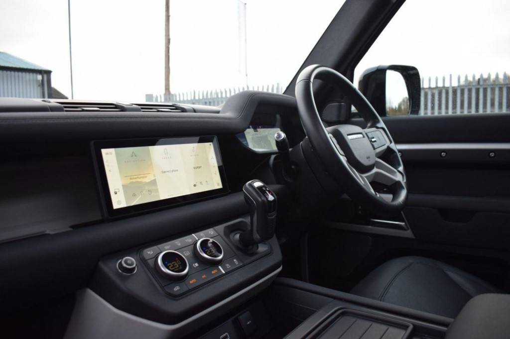 LAND ROVER DEFENDER 90