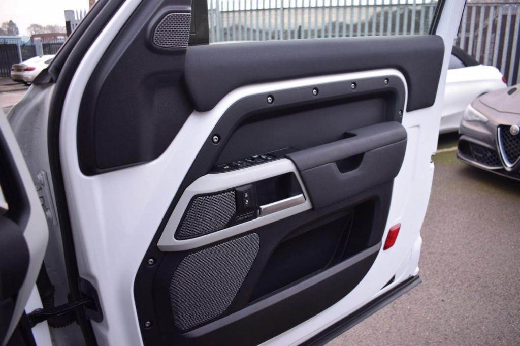 LAND ROVER DEFENDER 90