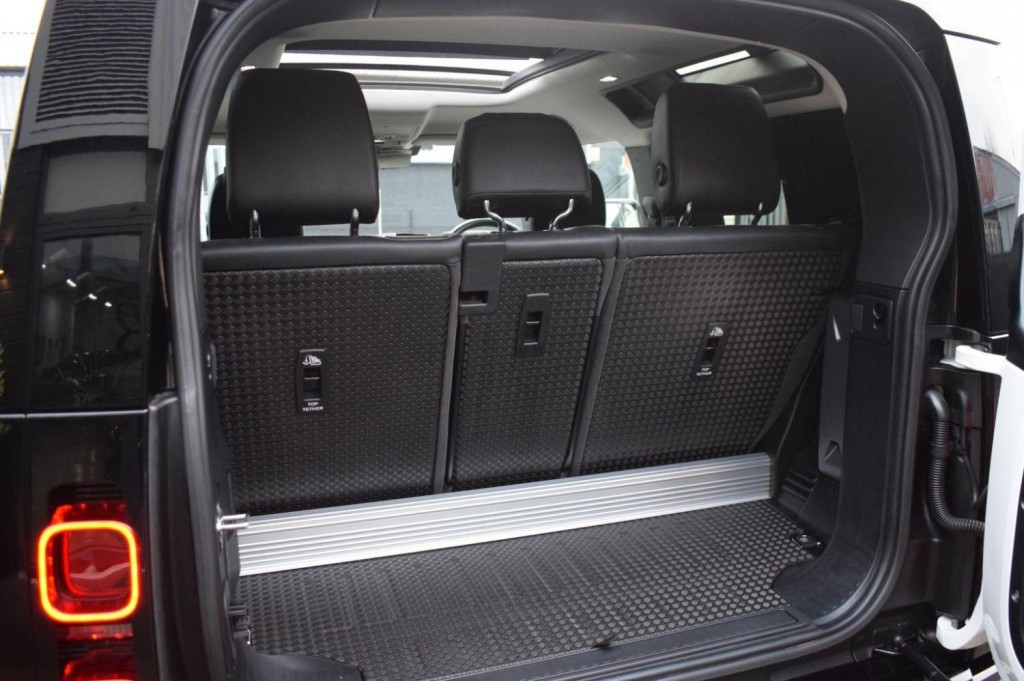 LAND ROVER DEFENDER 90