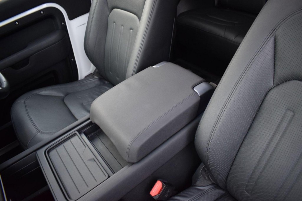 LAND ROVER DEFENDER 90