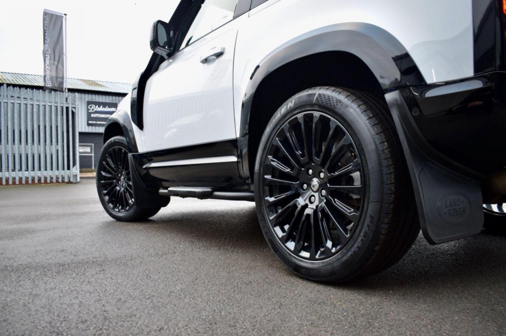 LAND ROVER DEFENDER 90