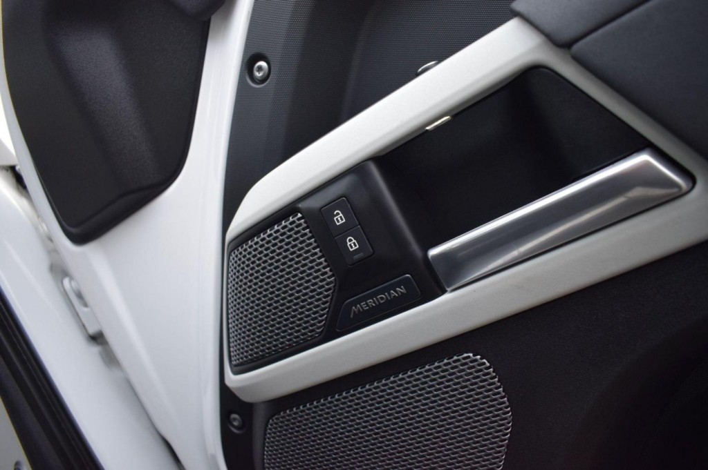 LAND ROVER DEFENDER 90