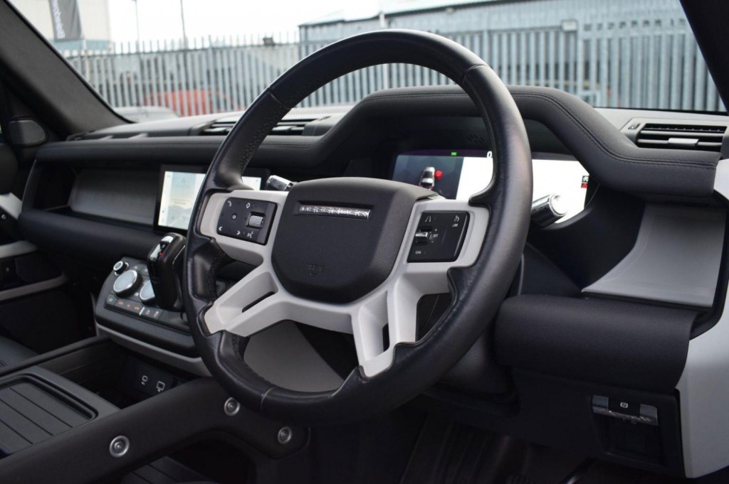 LAND ROVER DEFENDER 90