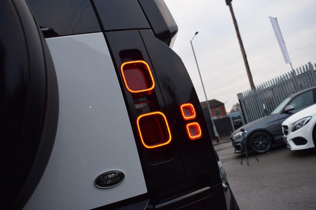 LAND ROVER DEFENDER 90