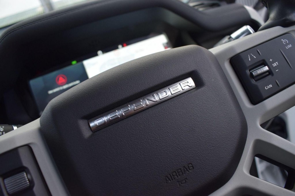 LAND ROVER DEFENDER 90