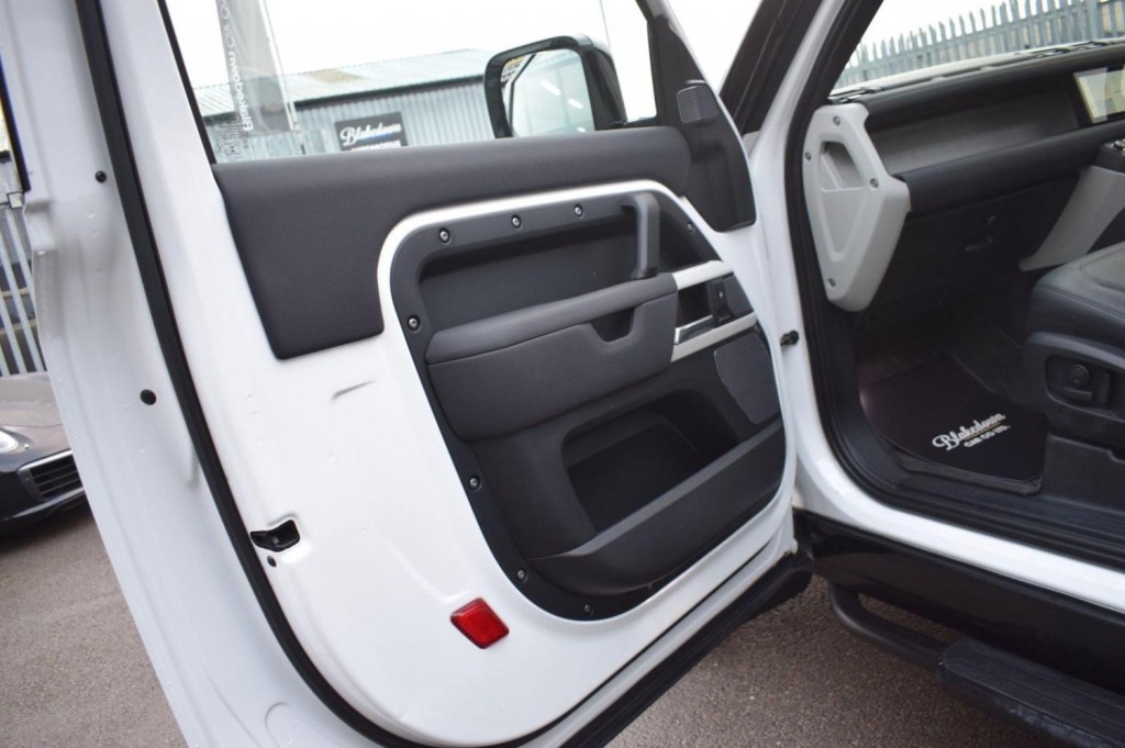 LAND ROVER DEFENDER 90