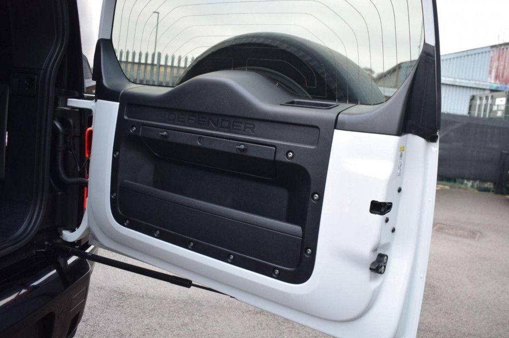 LAND ROVER DEFENDER 90