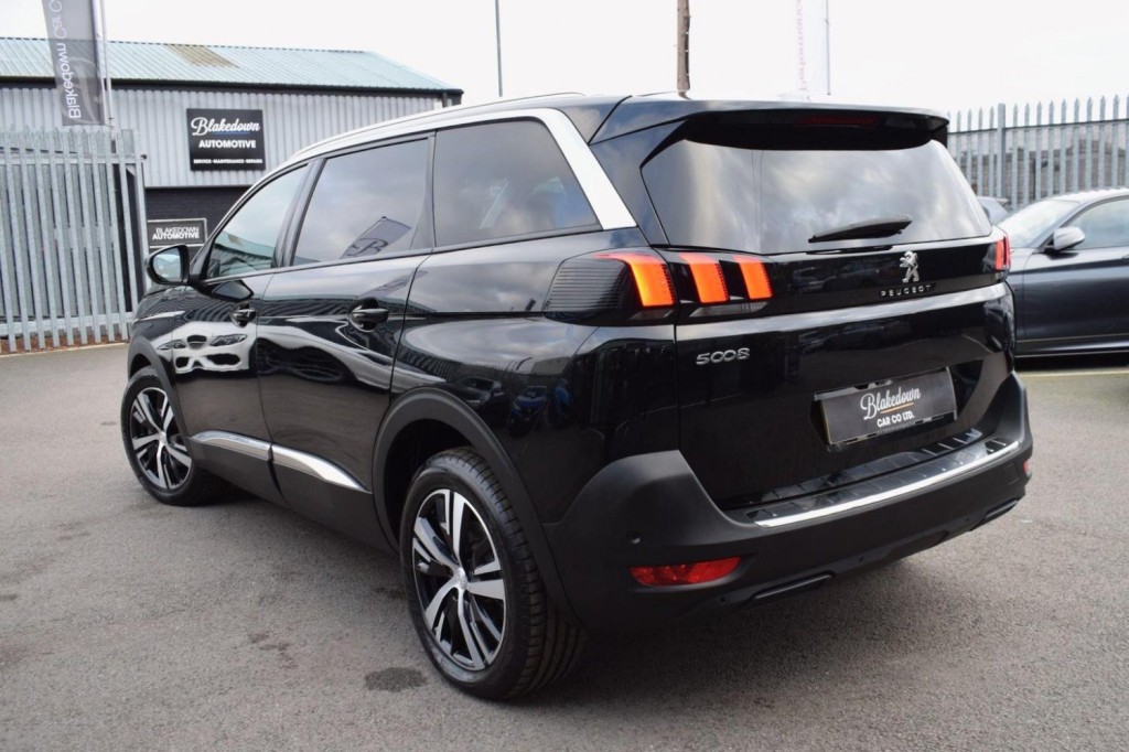 PEUGEOT 5008