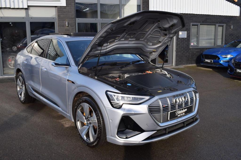 AUDI E-TRON