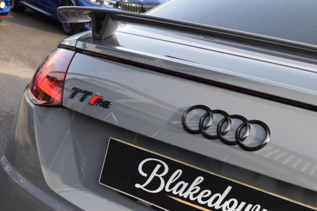 AUDI TT RS