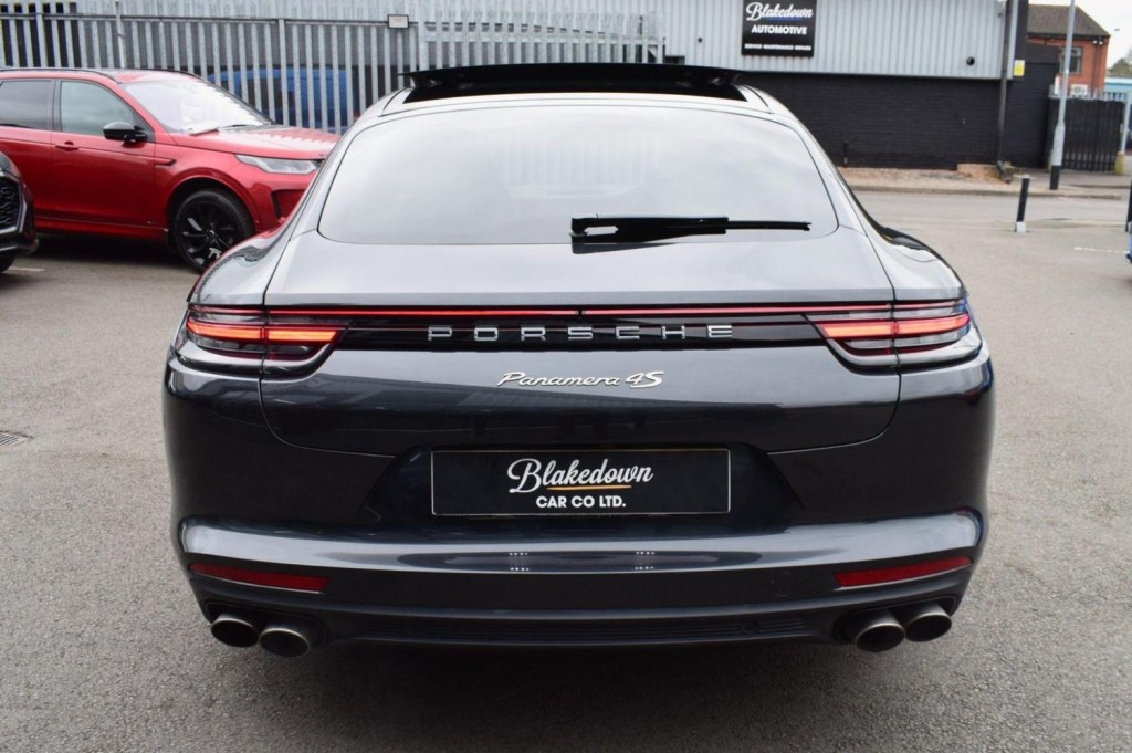 PORSCHE PANAMERA