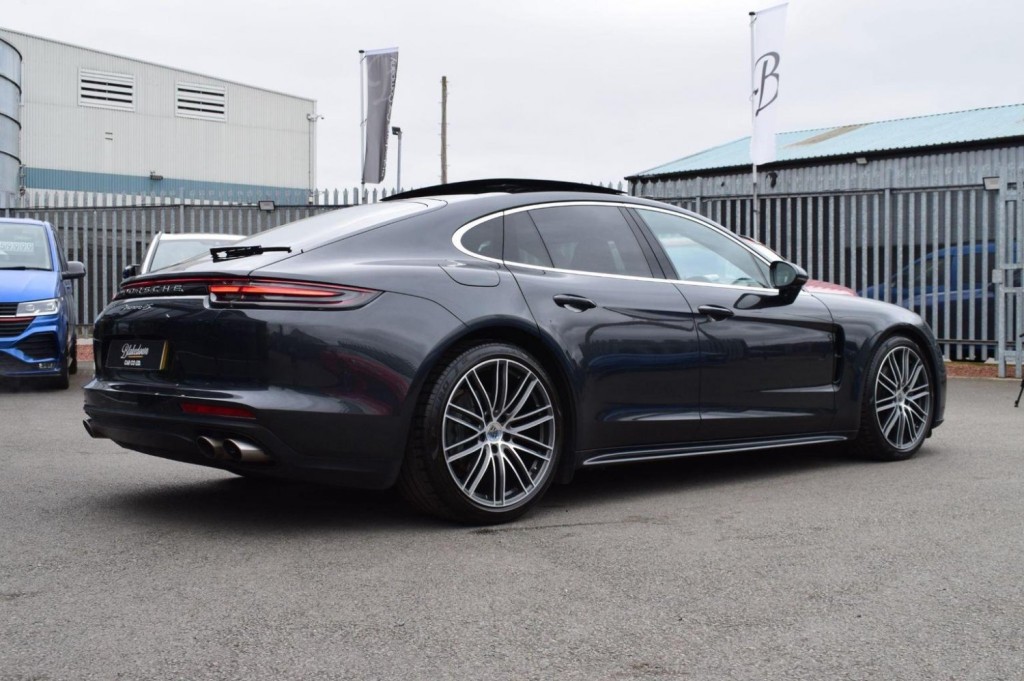 PORSCHE PANAMERA