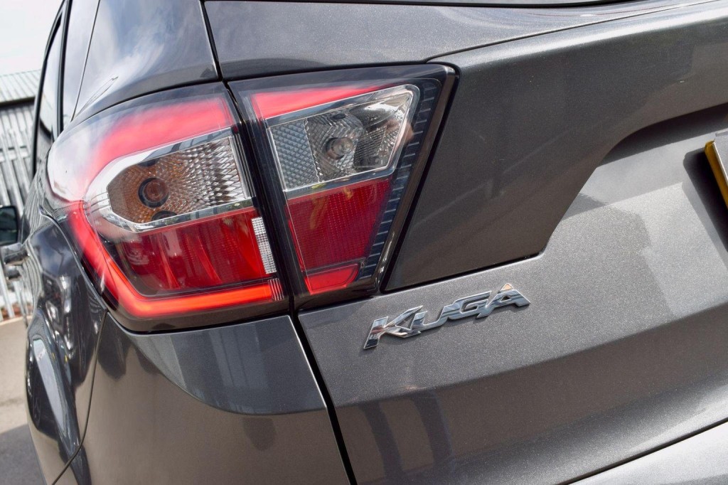 FORD KUGA