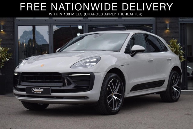 PORSCHE MACAN
