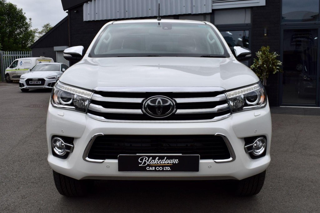 TOYOTA HILUX