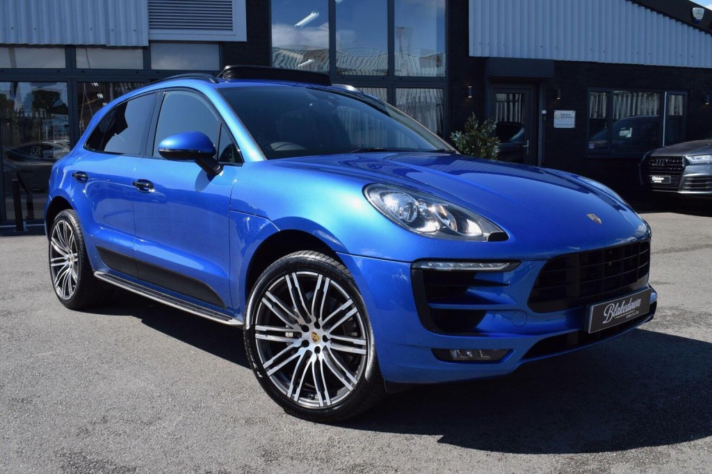 PORSCHE MACAN