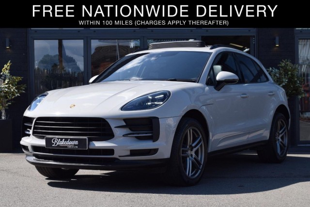 PORSCHE MACAN