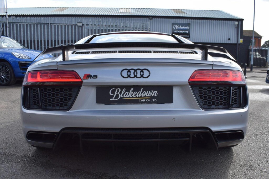AUDI R8