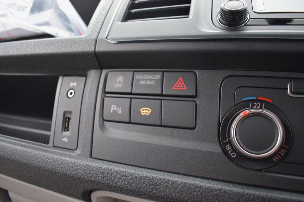 VOLKSWAGEN TRANSPORTER