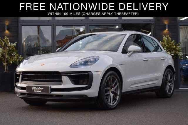 PORSCHE MACAN