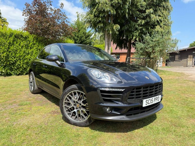 PORSCHE MACAN