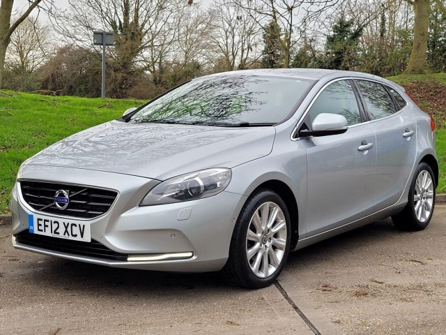 VOLVO V40 1.6 D2 SE Lux Nav 