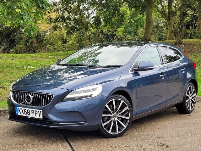 VOLVO V40 2.0 Inscription D3