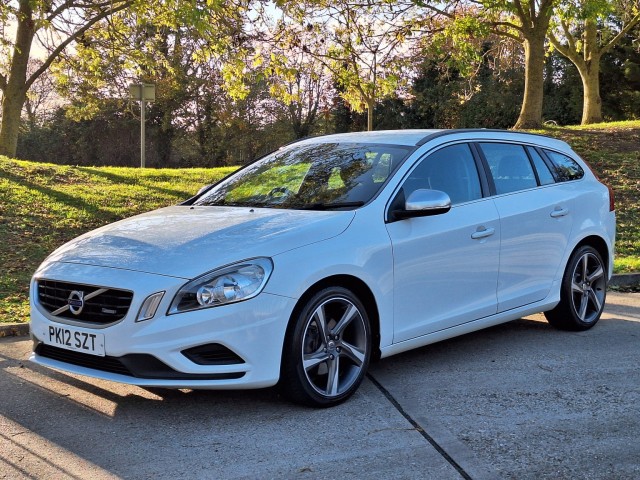 VOLVO V60 1.6 D DRIVe R-Design