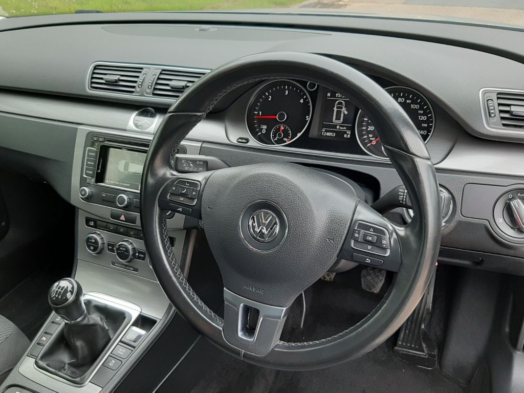 VOLKSWAGEN PASSAT