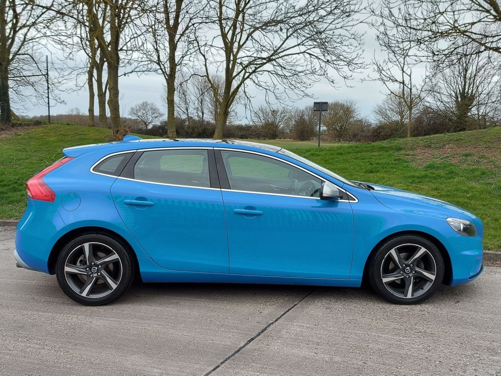 VOLVO V40
