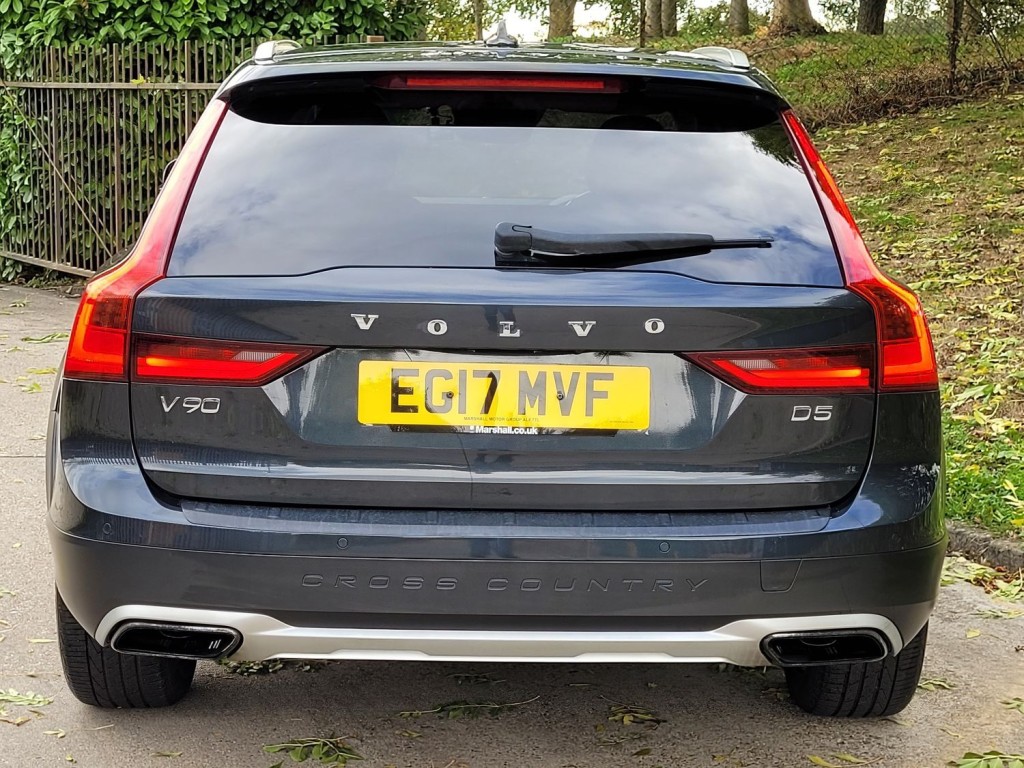 VOLVO V90
