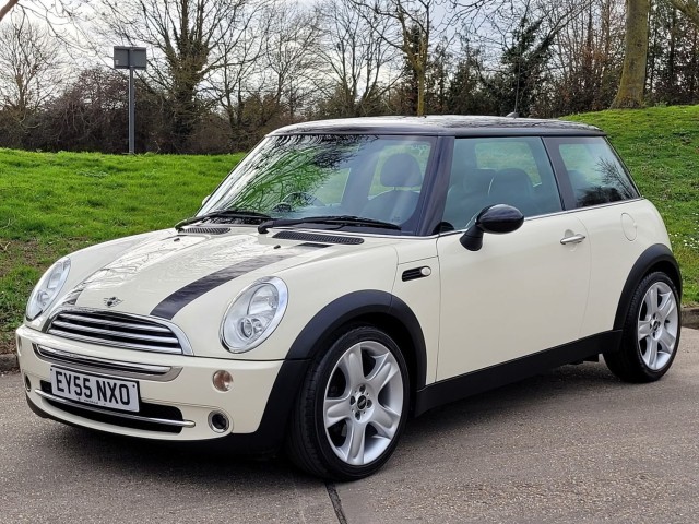 MINI MINI COOPER 1.6 AUTOMATIC- FULL LEATHER & PANORAMIC SUNROOF