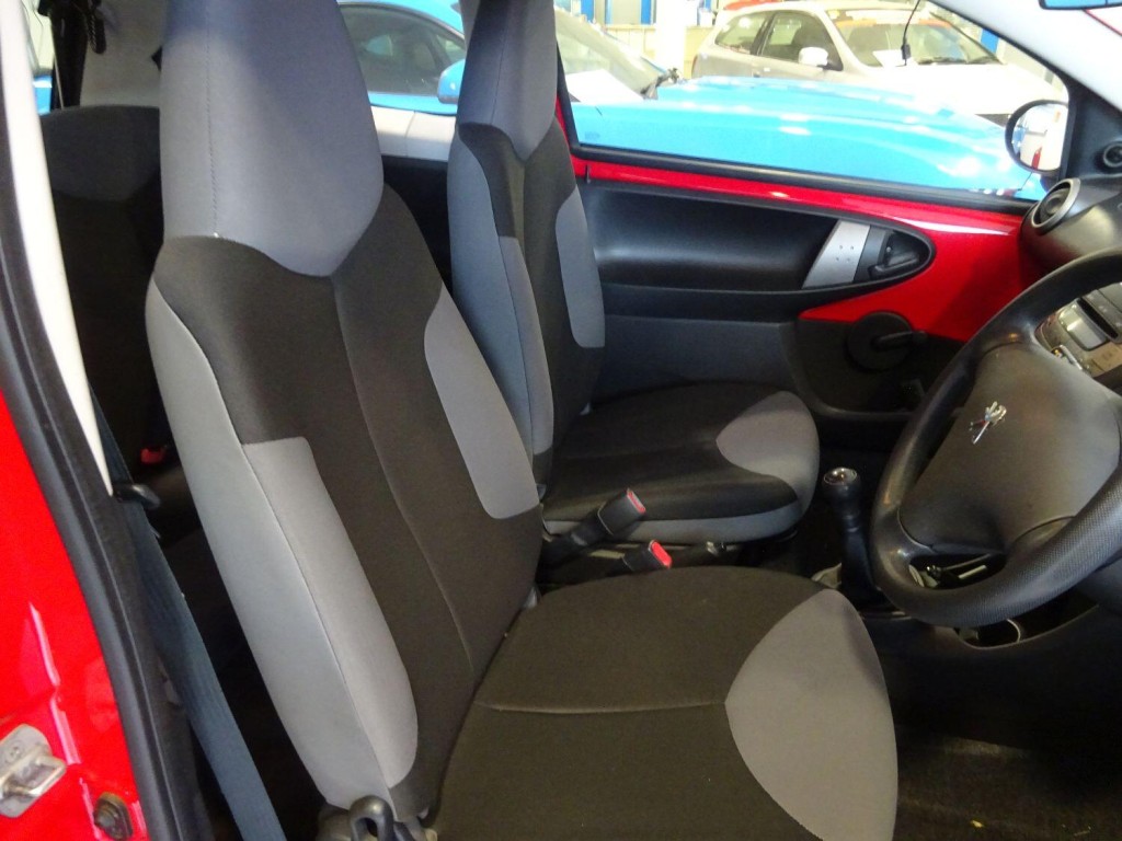 PEUGEOT 107