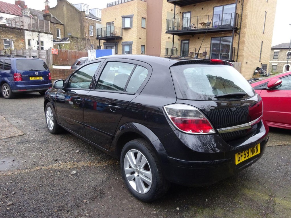VAUXHALL ASTRA