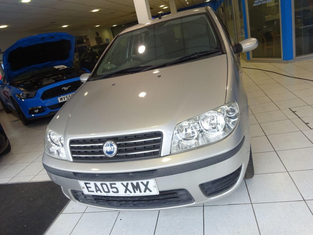 View FIAT PUNTO 1.2 Punto 1.2 8v Dynamic 5dr