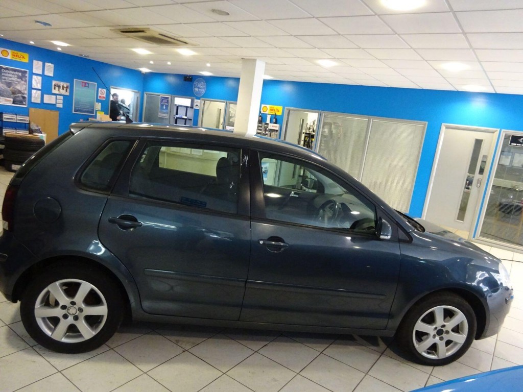 VOLKSWAGEN POLO