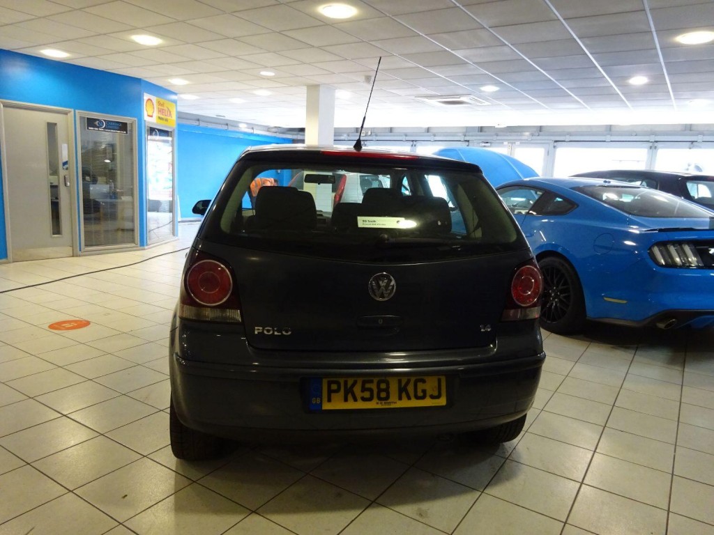 VOLKSWAGEN POLO