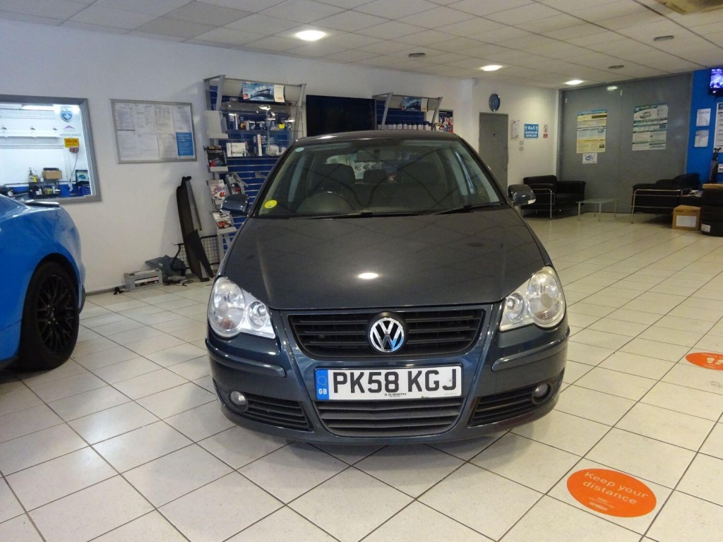 VOLKSWAGEN POLO