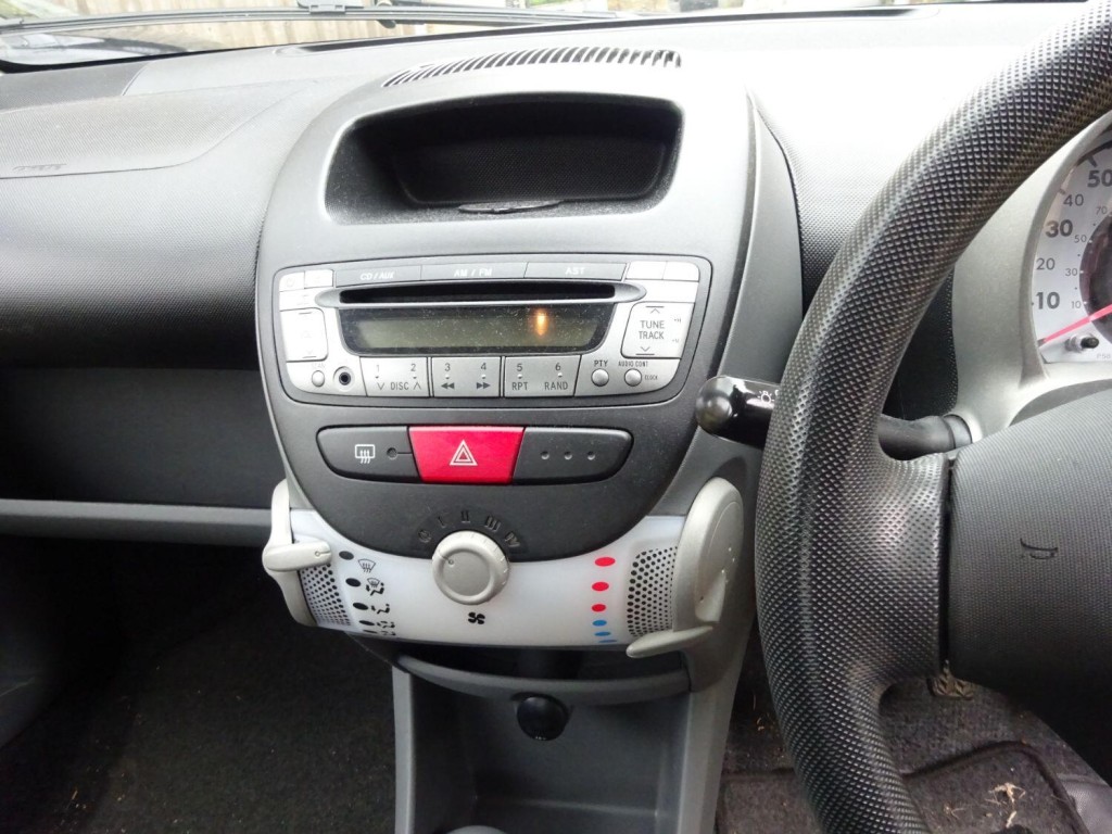 PEUGEOT 107