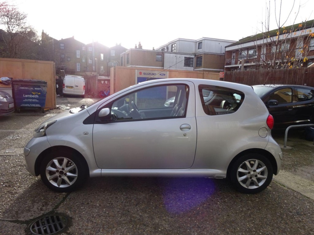 View TOYOTA AYGO 1.0 VVT-i Platinum
