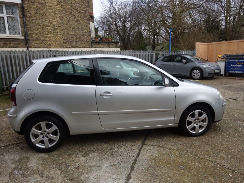 VOLKSWAGEN POLO