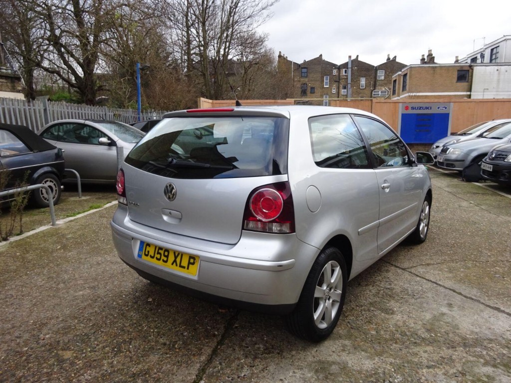 VOLKSWAGEN POLO