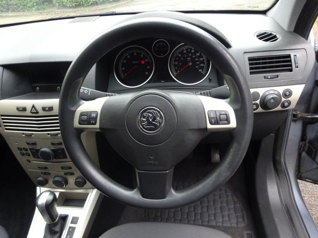 VAUXHALL ASTRA