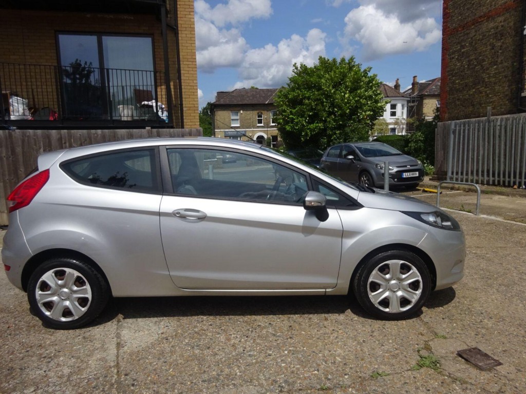 View FORD FIESTA 1.3 Edge