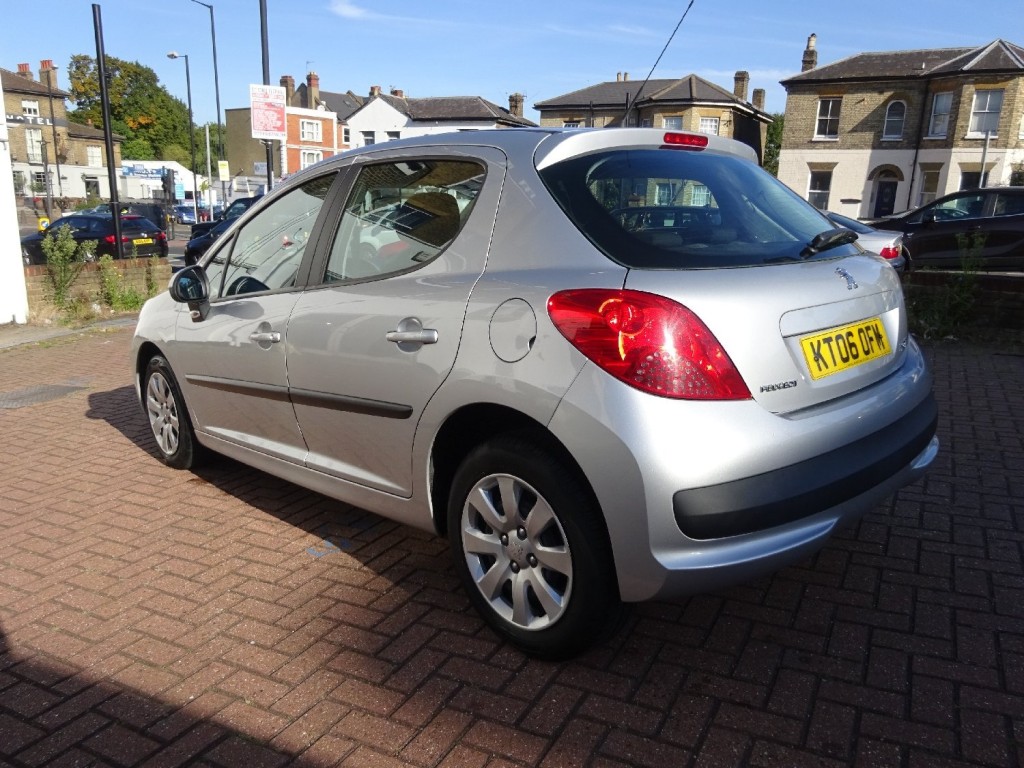 PEUGEOT 207