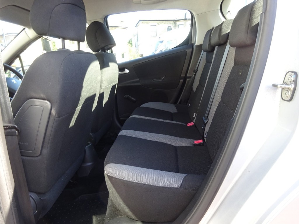 PEUGEOT 207